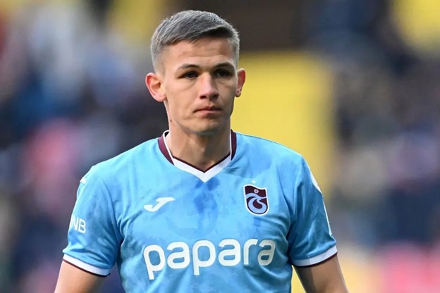 Trabzonspor'a Fenerbahçe Maçı Öncesi Kötü Haber: Sikan Kadroda Yok