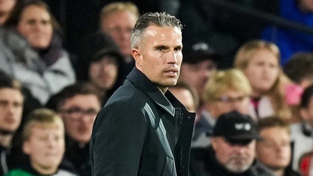 De Kuip’te Soğuk Duş: Feyenoord’da Robin van Persie Hedef Tahtasında!