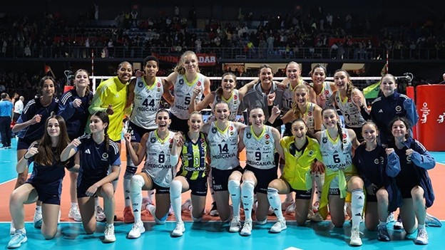 Burhan Felek’te Sarı Melekler Fırtınası: Fenerbahçe Derbiyi 3-1 Kazandı!