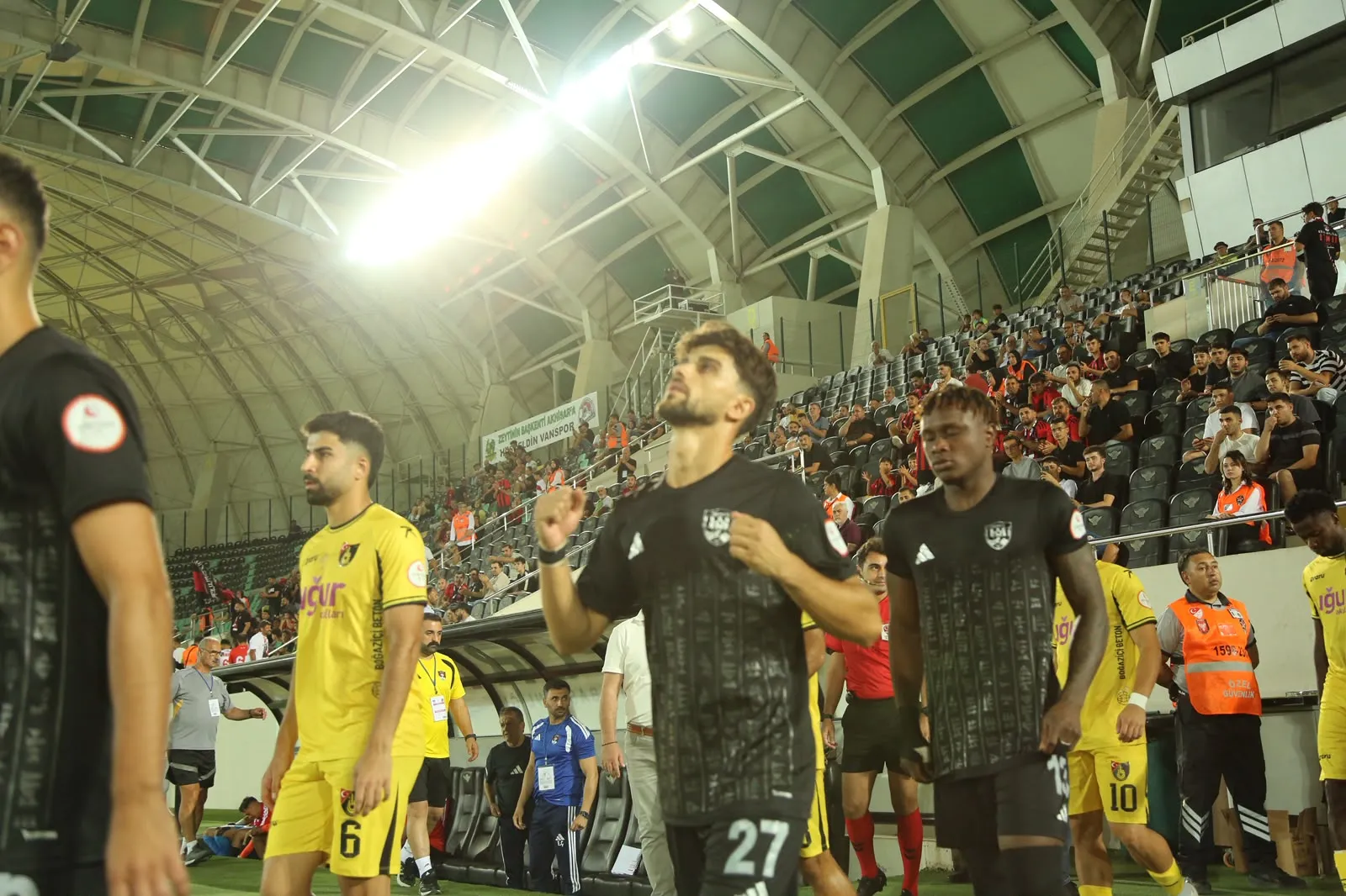 Vanspor, 2-0 Geriden Gelerek İstanbulspor'u Mağlup Etti