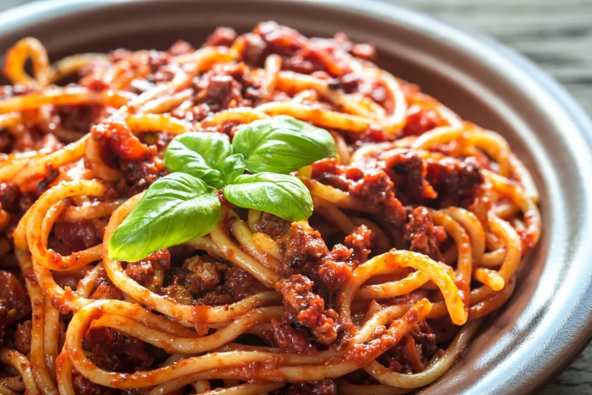 İtalyan Mutfağının Efsanesi: Gerçek Bir Spagetti Bolonez Tarifi