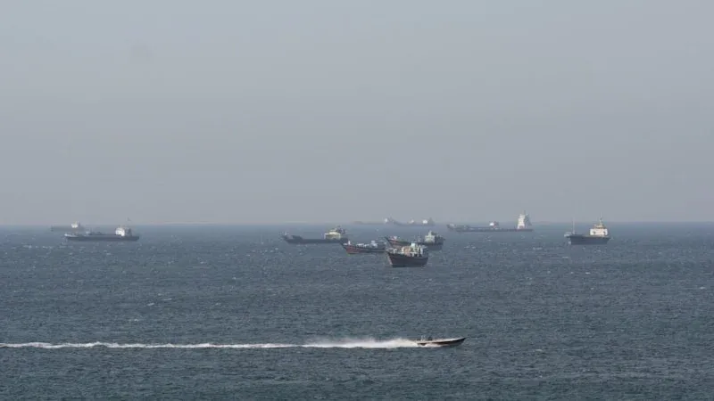 İran'dan Hürmüz Boğazı Gerilimi: Gemi Geçişlerine Net Uyarı